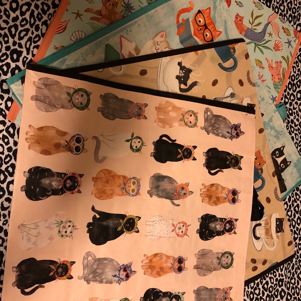 4 Shopping bags L Charming Cat Print Pet Mat in Black, Gray, and Cream